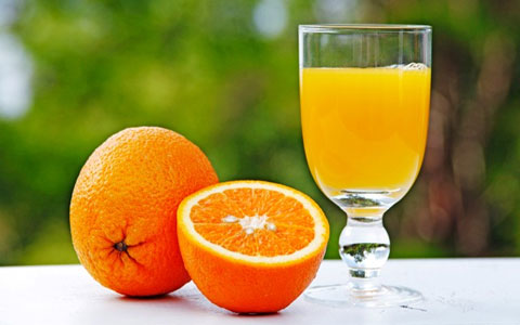 آبمیوه ی تازه یا آبمیوه ی بسته بندی شده 4 fruit-juice