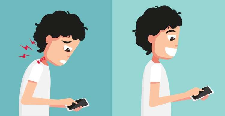 تاثیر موبایل بر گردن ؛ فشار 27 کیلوگرمی موبایل بر گردن 6 نحوه صحیح دست گرفتن موبایل