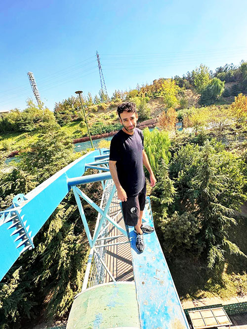 7 دلیل برای خطرناک بودنِ یادگیری پارکور به صورت خودآموز 1 یادگیری پارکور یه صورت خودآموز