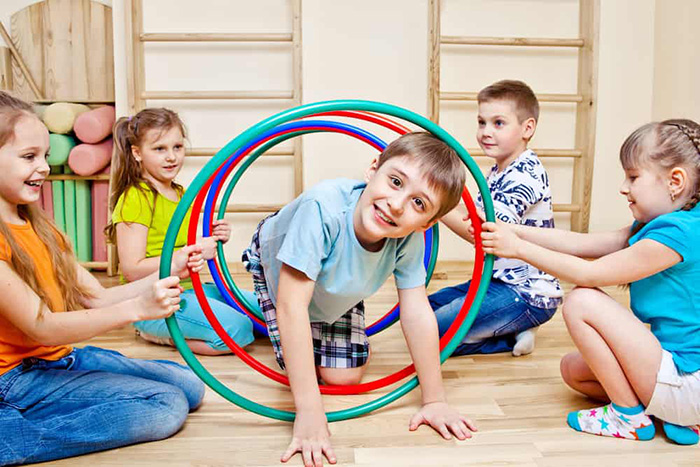 بازی های ورزشی برای کودکان؛انواع بازی، روش اجرا و نکات ایمنی 9 بازی های ورزشی برای کودکان؛انواع بازی، روش اجرا و نکات ایمنی