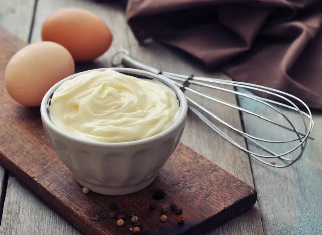 20 تا از بدترین غذاها که ارزش خوردن ندارند 34 سس مایونز