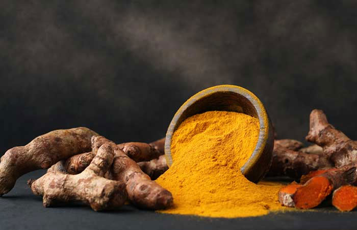 درمان خانگی و طبیعی برای بیماری و مشکلات جسمی 8 Turmeric for the treatment of joint pains