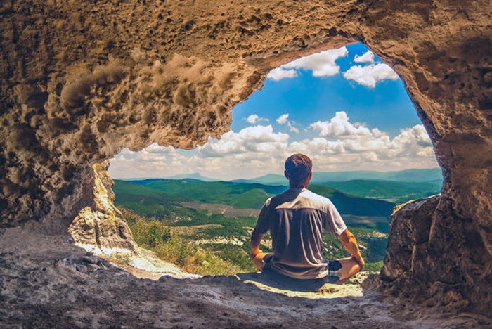 بیوهکینگ چیست؟ 8 روش برای افزایش سلامتی با هک کردن بدن 17 Vitalii Bashkatov Meditation Shutterstock
