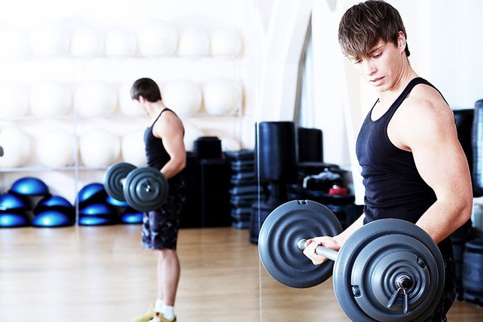 چه مدت بعد از ترک تمرین آمادگی جسمانی را از دست میدهیم؟ 7 lift weight 2