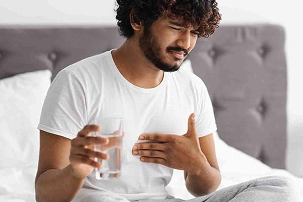 برای ترش كردن معده چه قرصی بخوریم؟ راهنمای داروهای موثر 4 مصرف داروهای آنتیاسید برای درمان ترش کردن معده